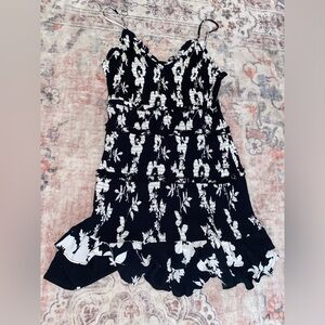 Black and white flower scrunch dress
